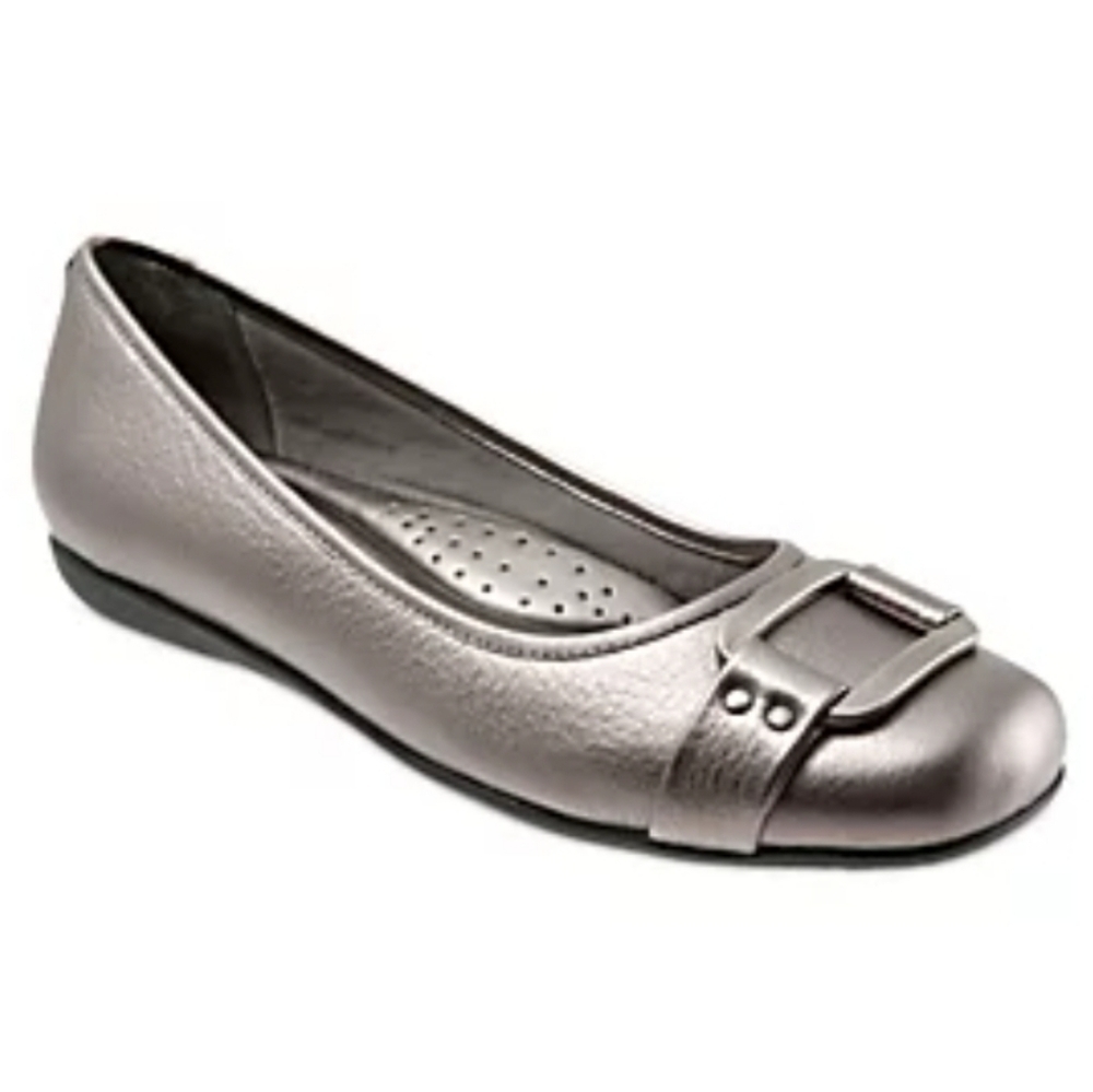 Trotters Sizzler silver perennial ballet flats 5.5
